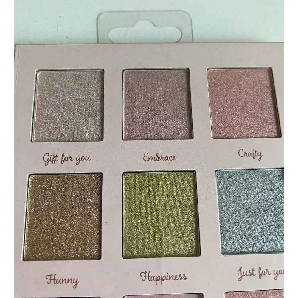 Disney Winnie The Pooh And Piglet Eyeshadow Palette With Mirror 12 Colors‎ NEW